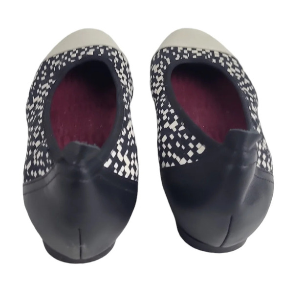 Munro Henlee Checkered Black and White Patterned Round Toe Ballet Flats - Picture 4 of 7